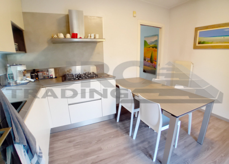 DOSSON: Scopri questa splendida villa a schiera centrale, situata nel rinomato comune di Casier, ...