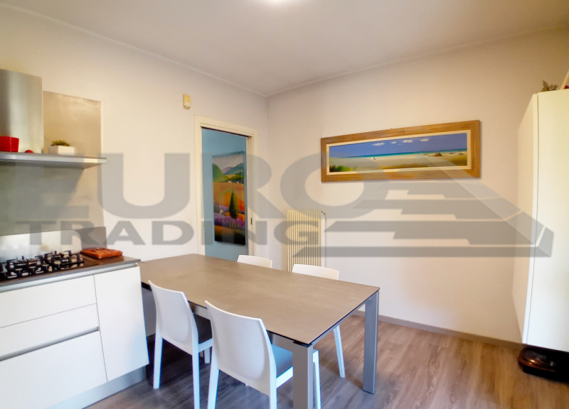 DOSSON: Scopri questa splendida villa a schiera centrale, situata nel rinomato comune di Casier, ...