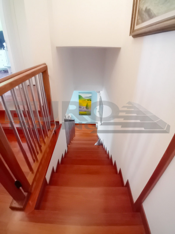 DOSSON: Scopri questa splendida villa a schiera centrale, situata nel rinomato comune di Casier, ...