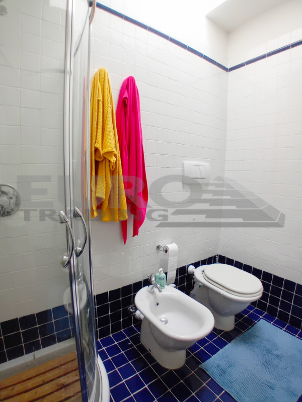 DOSSON: Scopri questa splendida villa a schiera centrale, situata nel rinomato comune di Casier, ...