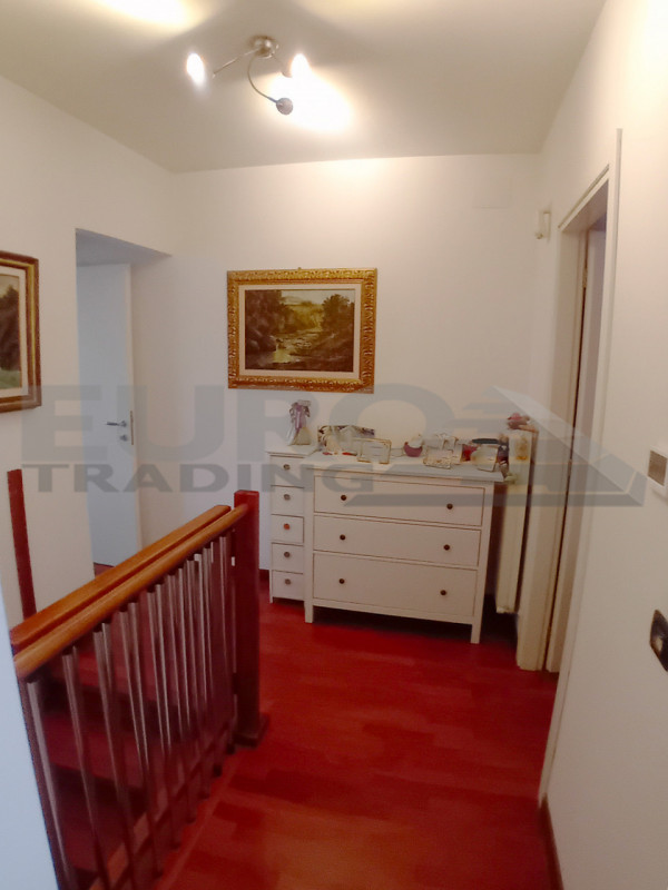 DOSSON: Scopri questa splendida villa a schiera centrale, situata nel rinomato comune di Casier, ...