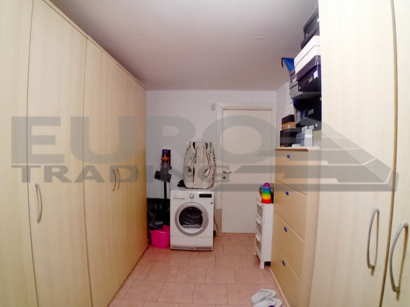 DOSSON: Scopri questa splendida villa a schiera centrale, situata nel rinomato comune di Casier, ...