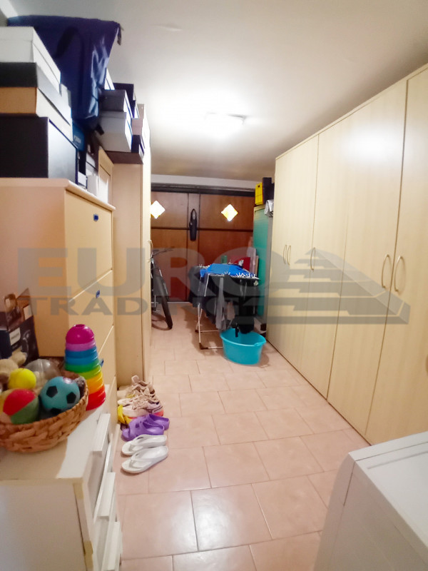 DOSSON: Scopri questa splendida villa a schiera centrale, situata nel rinomato comune di Casier, ...