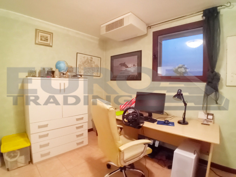 DOSSON: Scopri questa splendida villa a schiera centrale, situata nel rinomato comune di Casier, ...