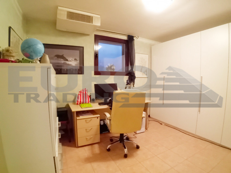 DOSSON: Scopri questa splendida villa a schiera centrale, situata nel rinomato comune di Casier, ...