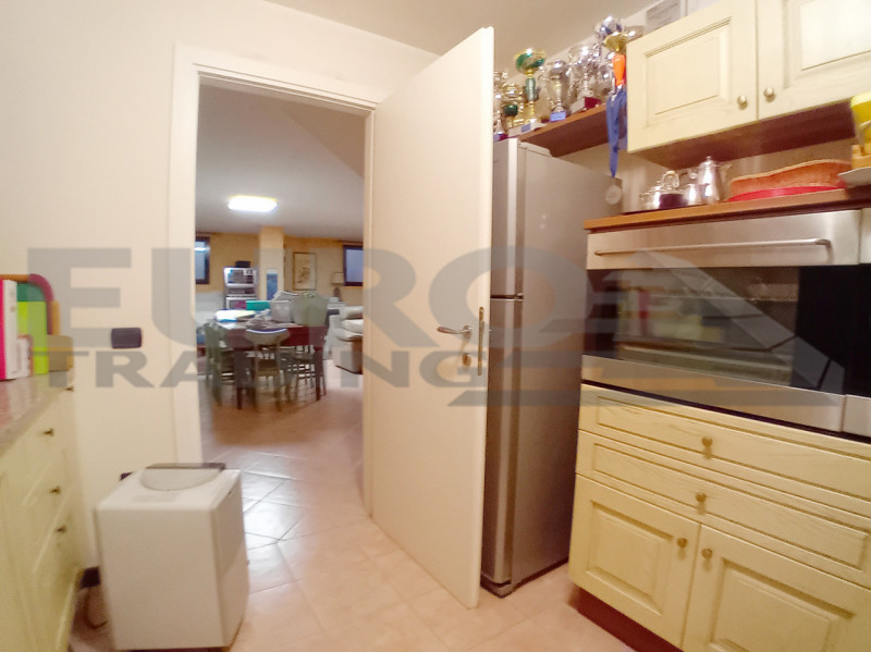 DOSSON: Scopri questa splendida villa a schiera centrale, situata nel rinomato comune di Casier, ...