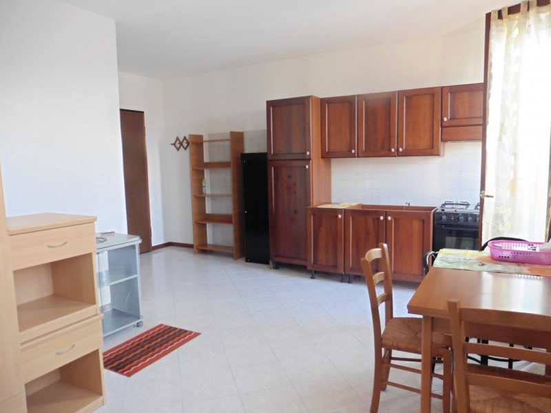 IN BEL CONTESTO CONDOMINIALE, CURATO E BEN ABITATO , COMODO AI SERVIZI, PROPONIAMO APPARTAMENTO M...