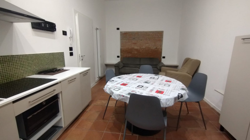 In posizione centralissima, ideale come punto d'appoggio lavorativo, proponiamo monolocale al pia...