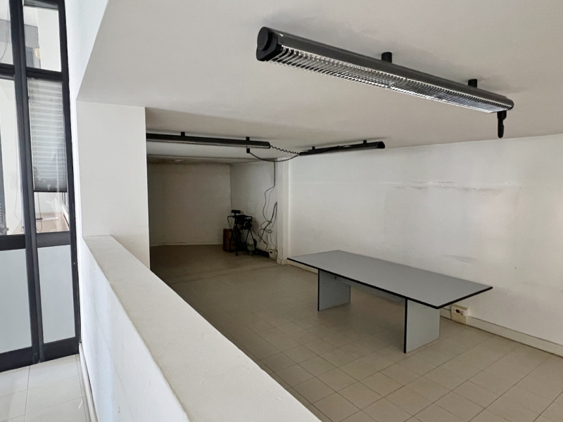 NEGOZIO VETRINATO DI 230 MQ IN ZONA BANCHE A VICENZA - Rif. 8371
Spazio commerciale in affitto al...