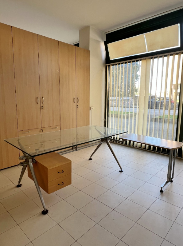 NEGOZIO VETRINATO DI 230 MQ IN ZONA BANCHE A VICENZA - Rif. 8371
Spazio commerciale in affitto al...