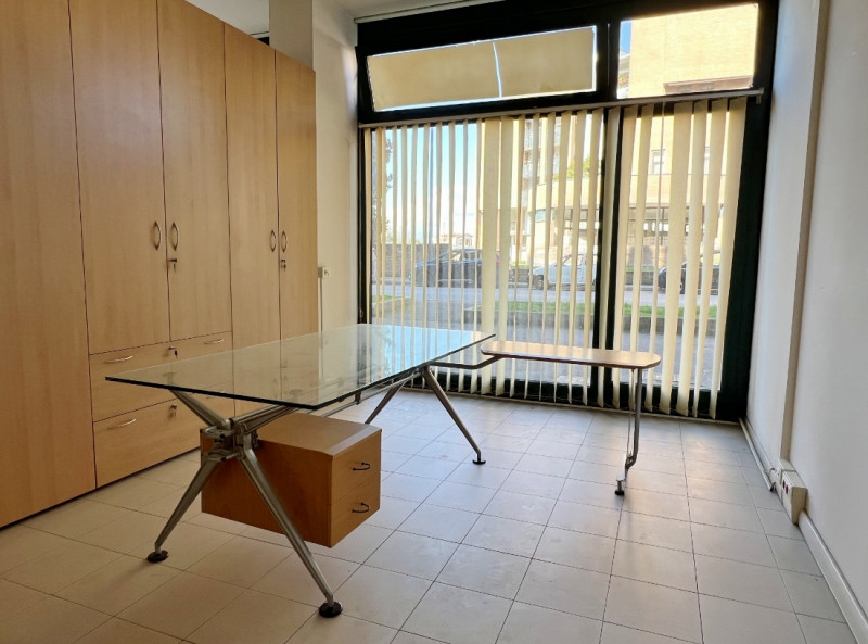 NEGOZIO VETRINATO DI 230 MQ IN ZONA BANCHE A VICENZA - Rif. 8371
Spazio commerciale in affitto al...