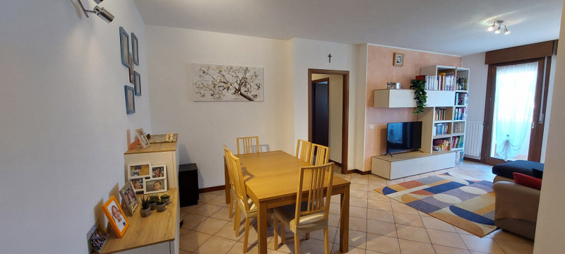 Curtarolo, appartamento TRICAMERE situato in un contesto tranquillo e signorile, al piano secondo...