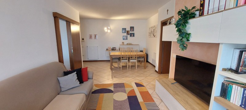 Curtarolo, appartamento TRICAMERE situato in un contesto tranquillo e signorile, al piano secondo...