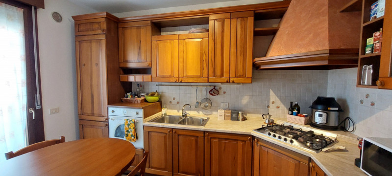 Curtarolo, appartamento TRICAMERE situato in un contesto tranquillo e signorile, al piano secondo...