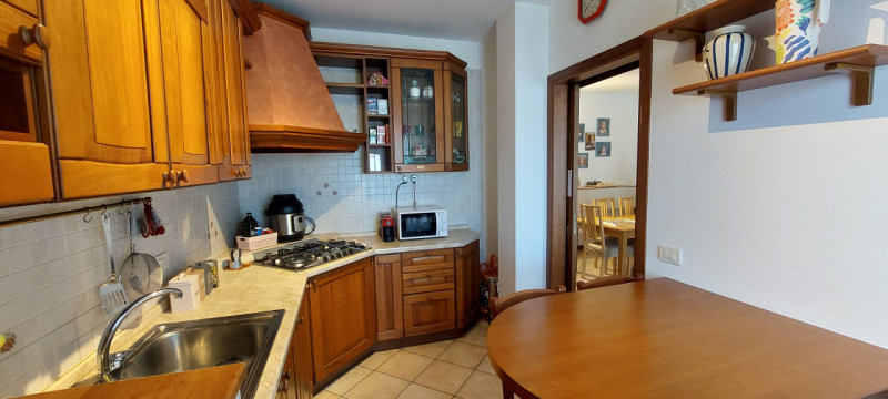 Curtarolo, appartamento TRICAMERE situato in un contesto tranquillo e signorile, al piano secondo...