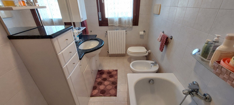 Curtarolo, appartamento TRICAMERE situato in un contesto tranquillo e signorile, al piano secondo...