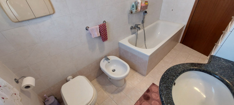 Curtarolo, appartamento TRICAMERE situato in un contesto tranquillo e signorile, al piano secondo...