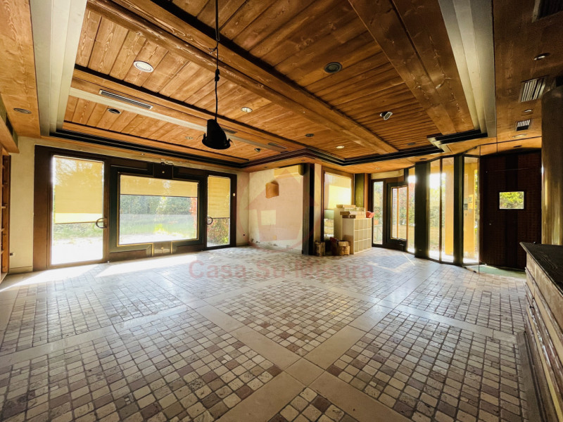 CADONEGHE CENTRO rif. LC4: Nel cuore del paese, fronte strada, Casa su Misura ha il piacere di pr...