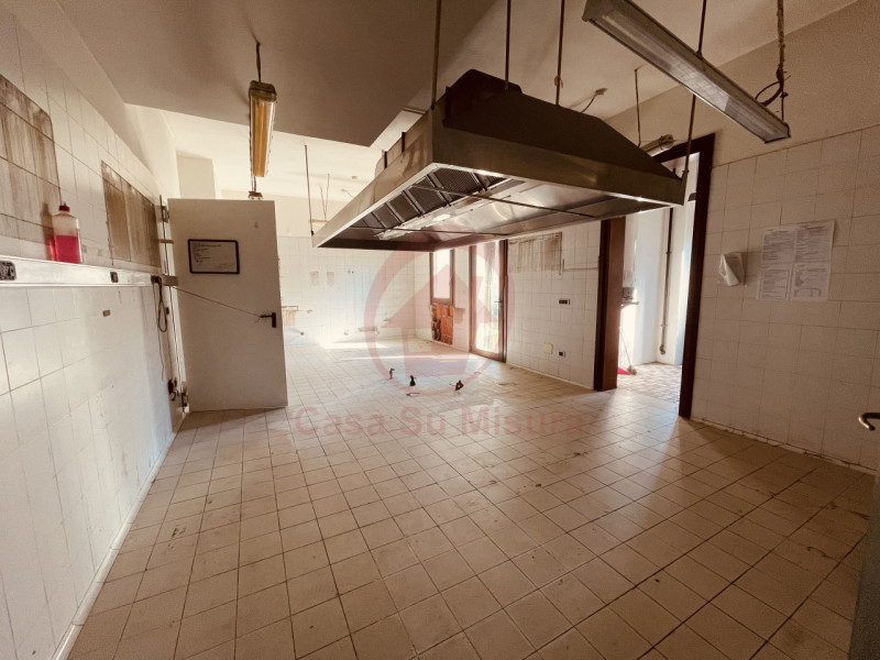 CADONEGHE CENTRO rif. LC4: Nel cuore del paese, fronte strada, Casa su Misura ha il piacere di pr...