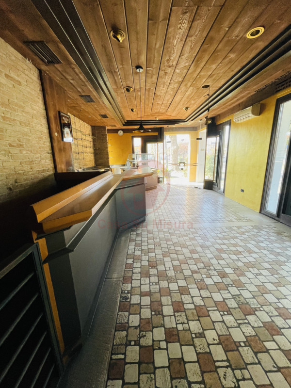 CADONEGHE CENTRO rif. LC4: Nel cuore del paese, fronte strada, Casa su Misura ha il piacere di pr...