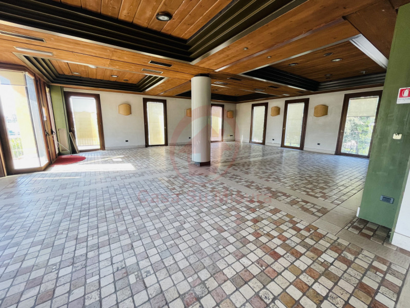 CADONEGHE CENTRO rif. LC4: Nel cuore del paese, fronte strada, Casa su Misura ha il piacere di pr...