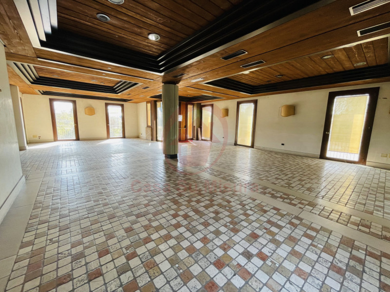 CADONEGHE CENTRO rif. LC4: Nel cuore del paese, fronte strada, Casa su Misura ha il piacere di pr...