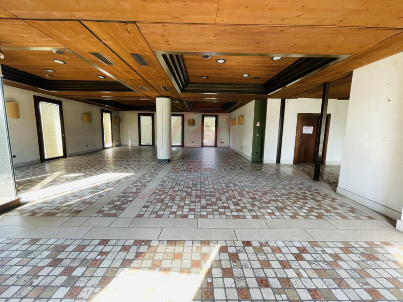 CADONEGHE CENTRO rif. LC4: Nel cuore del paese, fronte strada, Casa su Misura ha il piacere di pr...