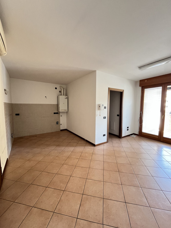 VICENZA OVEST - UFFICIO IN LOCAZIONE CON GARAGE - Rif. 8372
All'interno di un elegante contesto r...