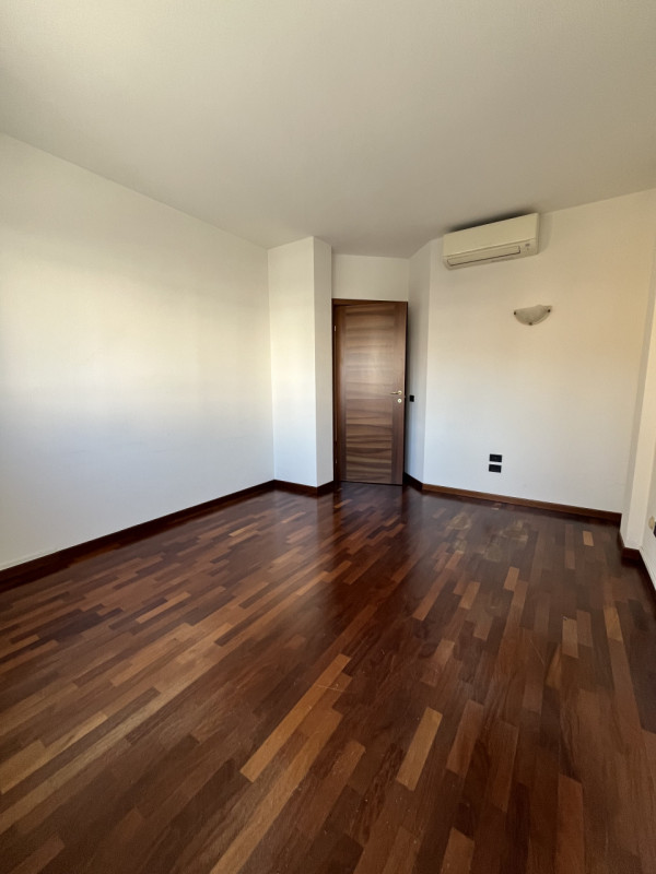 VICENZA OVEST - UFFICIO IN LOCAZIONE CON GARAGE - Rif. 8372
All'interno di un elegante contesto r...