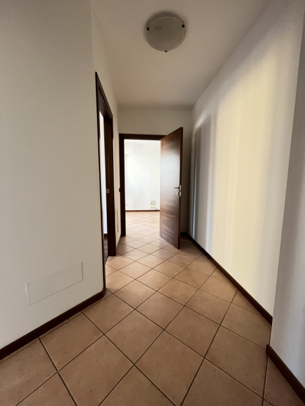 VICENZA OVEST - UFFICIO IN LOCAZIONE CON GARAGE - Rif. 8372
All'interno di un elegante contesto r...