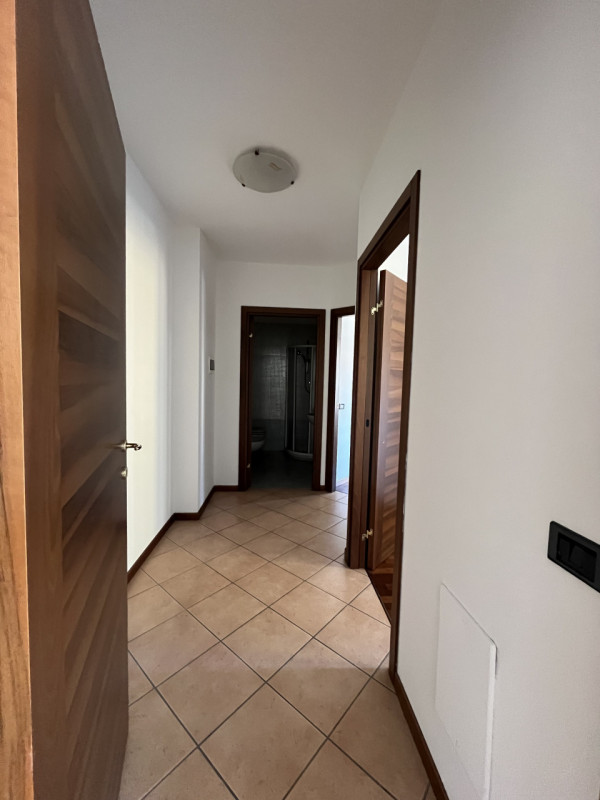 VICENZA OVEST - UFFICIO IN LOCAZIONE CON GARAGE - Rif. 8372
All'interno di un elegante contesto r...