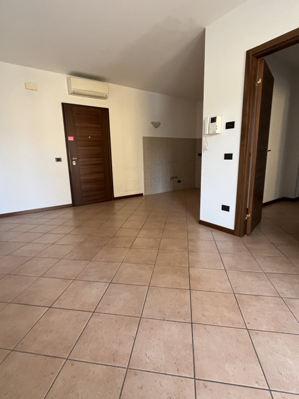 VICENZA OVEST - UFFICIO IN LOCAZIONE CON GARAGE - Rif. 8372
All'interno di un elegante contesto r...