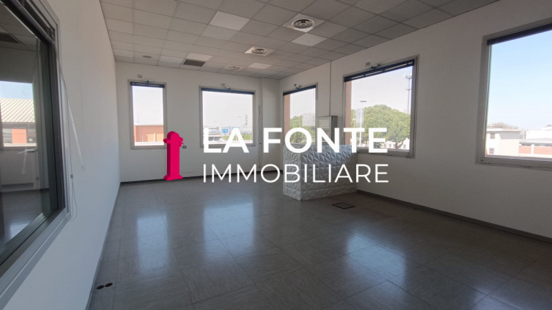 Padova, Camin, Ufficio Mq 310 INDIPENDENTE con Ingresso e Piccoli Depositi al piano terra, Sala R...