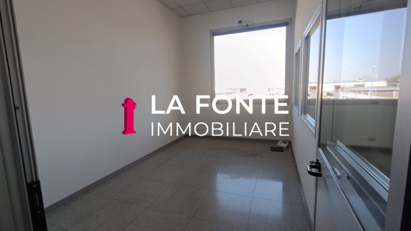 Padova, Camin, Ufficio Mq 310 INDIPENDENTE con Ingresso e Piccoli Depositi al piano terra, Sala R...