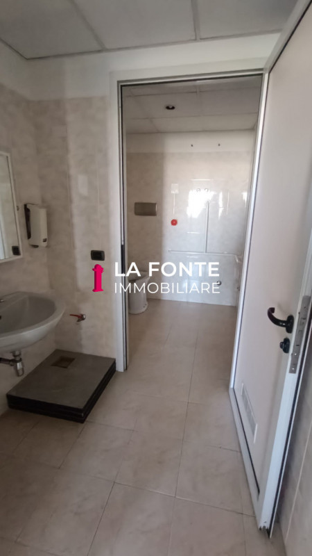 Padova, Camin, Ufficio Mq 310 INDIPENDENTE con Ingresso e Piccoli Depositi al piano terra, Sala R...