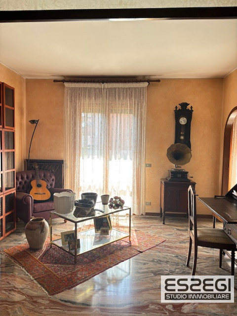 PADOVA*FORCELLINI: Spaziosissimo appartamento situato nel cuore del quartiere di Forcellini, all'...