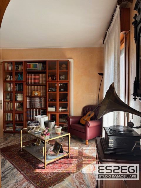 PADOVA*FORCELLINI: Spaziosissimo appartamento situato nel cuore del quartiere di Forcellini, all'...