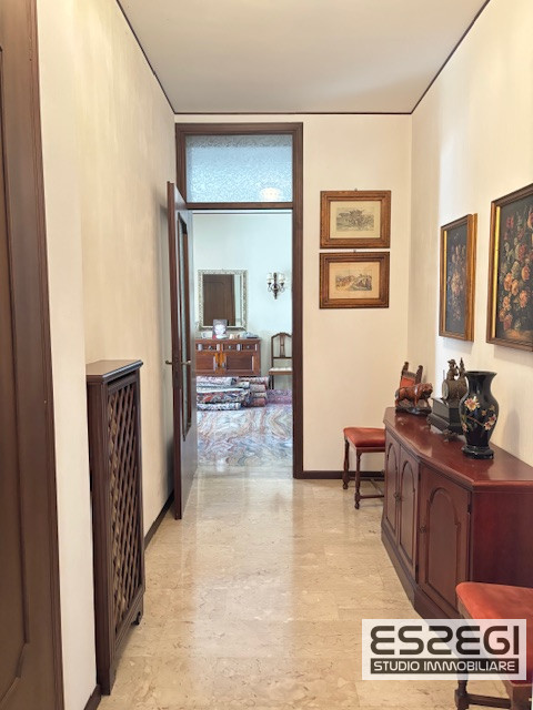 PADOVA*FORCELLINI: Spaziosissimo appartamento situato nel cuore del quartiere di Forcellini, all'...