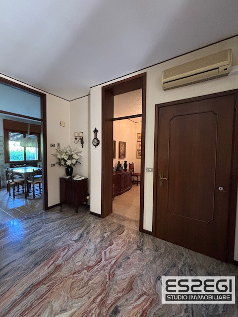 PADOVA*FORCELLINI: Spaziosissimo appartamento situato nel cuore del quartiere di Forcellini, all'...