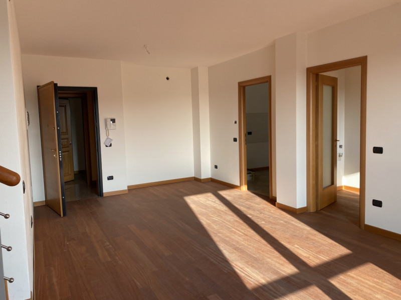 A Padova, nel quartiere San Carlo, proponiamo un elegante appartamento duplex di recente costruzi...