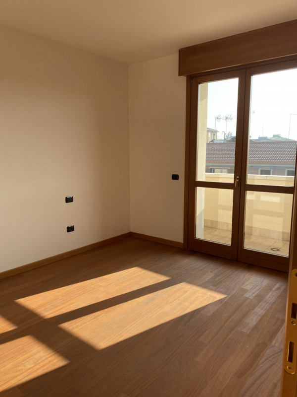 A Padova, nel quartiere San Carlo, proponiamo un elegante appartamento duplex di recente costruzi...