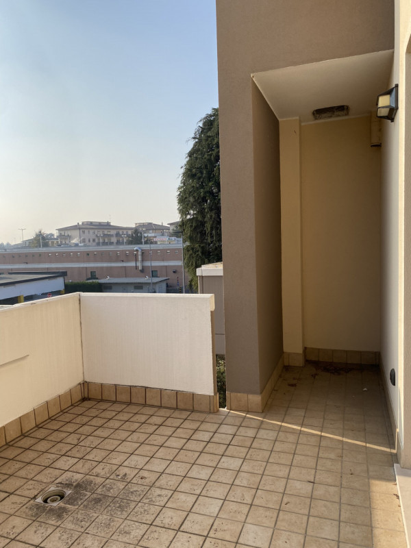 A Padova, nel quartiere San Carlo, proponiamo un elegante appartamento duplex di recente costruzi...