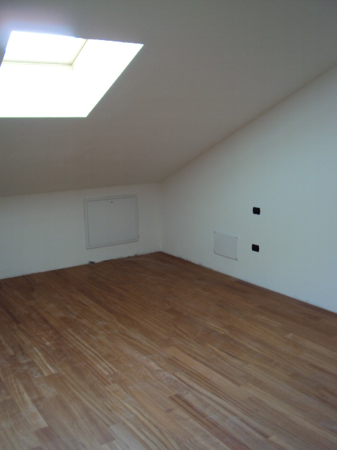 A Padova, nel quartiere San Carlo, proponiamo un elegante appartamento duplex di recente costruzi...