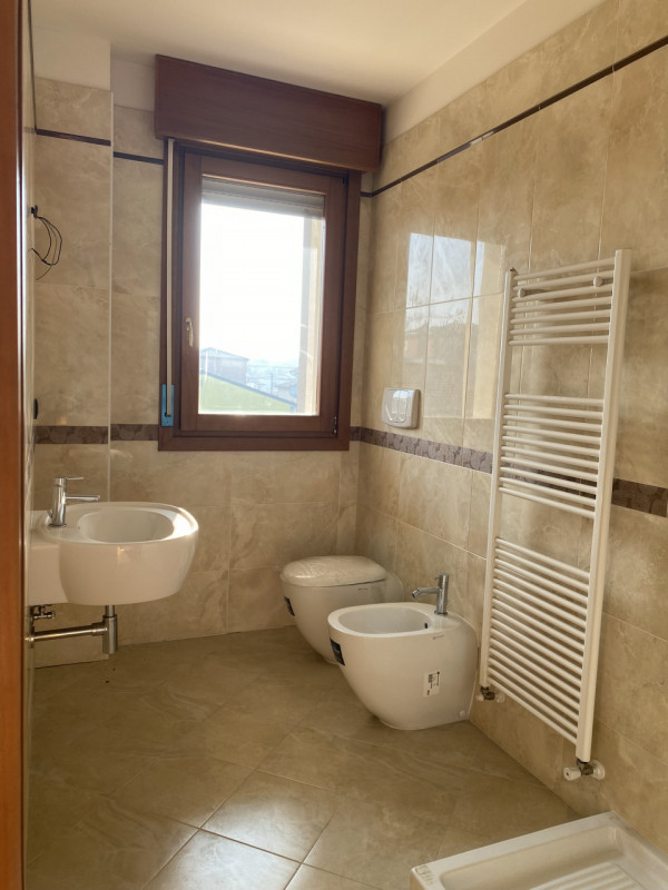 A Padova, nel quartiere San Carlo, proponiamo un elegante appartamento duplex di recente costruzi...