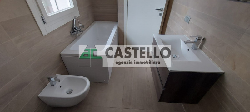 Cadoneghe Castagnara su fabbricato di recente costruzione a due passi dai servizi proponiamo inte...