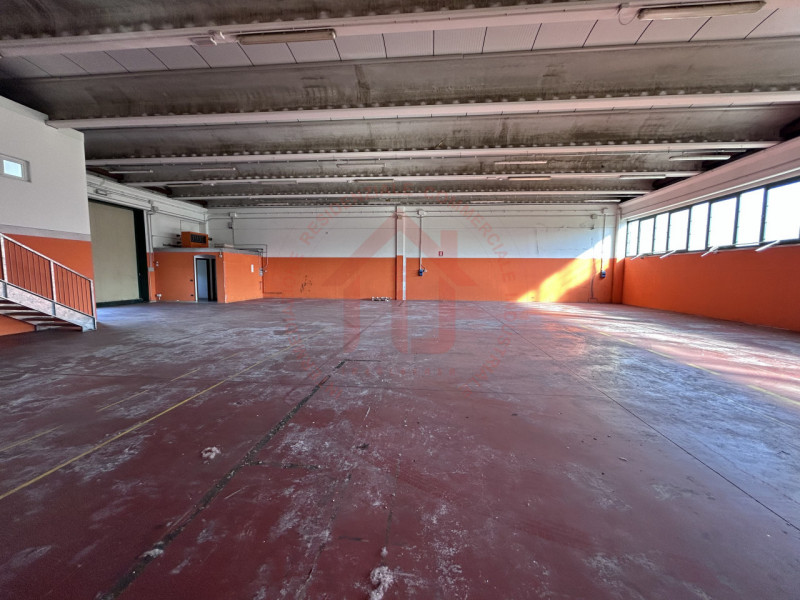 RIF: SR510 VICENZA - MONTEGALDA Proponiamo in locazione capannone produttivo (D/01) di 500 mq con...