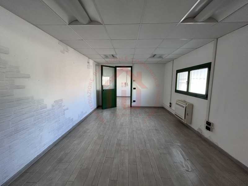 RIF: SR510 VICENZA - MONTEGALDA Proponiamo in locazione capannone produttivo (D/01) di 500 mq con...