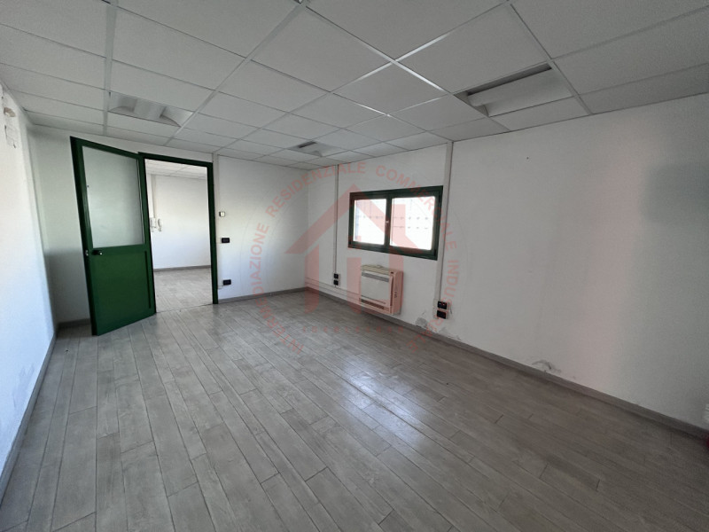 RIF: SR510 VICENZA - MONTEGALDA Proponiamo in locazione capannone produttivo (D/01) di 500 mq con...