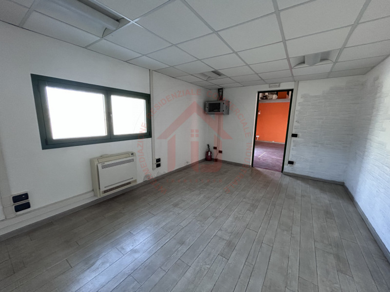 RIF: SR510 VICENZA - MONTEGALDA Proponiamo in locazione capannone produttivo (D/01) di 500 mq con...