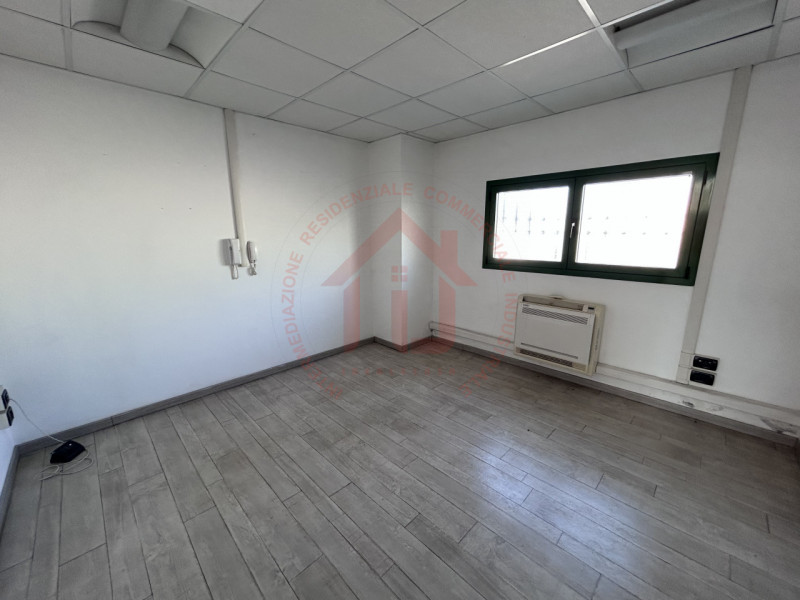 RIF: SR510 VICENZA - MONTEGALDA Proponiamo in locazione capannone produttivo (D/01) di 500 mq con...